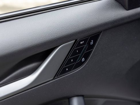 Certified 2025 Porsche 911 Carrera RWD image 22