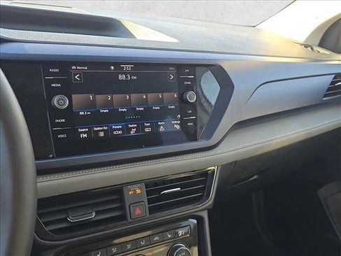 Used 2024 Volkswagen Taos SE image 11