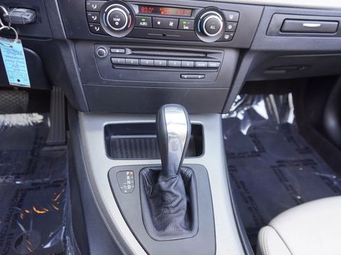 Used 2011 BMW 335i Convertible w/ M Sport Pkg RWD image 17