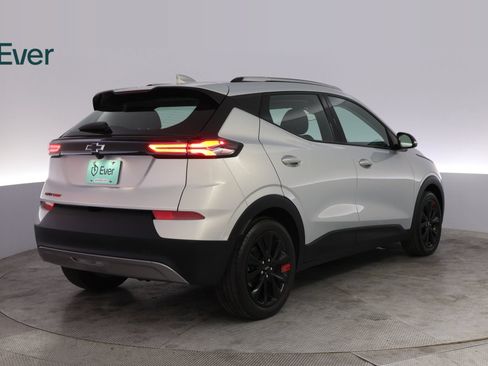 Used 2023 Chevrolet Bolt EUV LT w/ Redline Edition FWD image 3