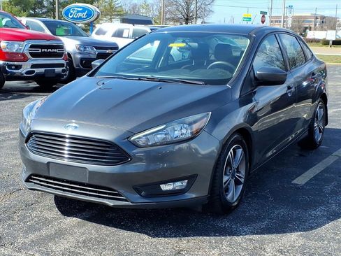 Used 2018 Ford Focus SE w/ SE Appearance Package image 3