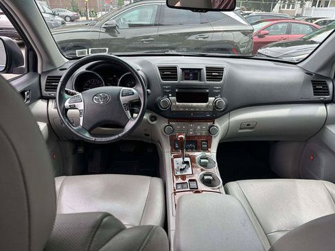 Used 2012 Toyota Highlander Limited w/ Tow Pkg AWD/4WD image 15