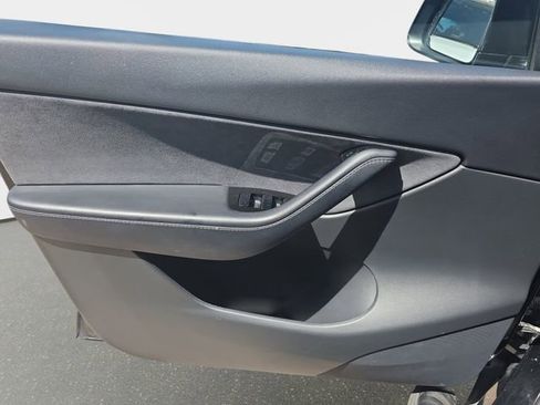 Used 2020 Tesla Model Y Long Range AWD/4WD image 27