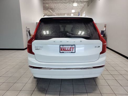 Used 2024 Volvo XC90 B6 Plus image 17