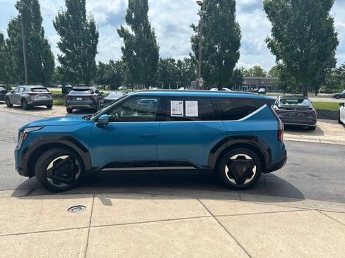 Used 2024 Kia EV9 Land AWD/4WD image 4
