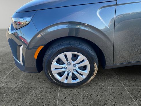 Used 2025 Kia Soul LX image 14