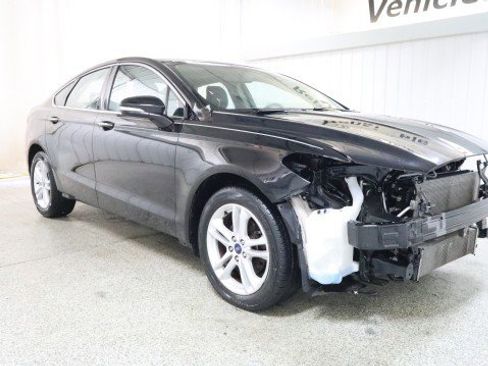 Used 2018 Ford Fusion SE w/ Fusion SE Technology Package FWD image 5