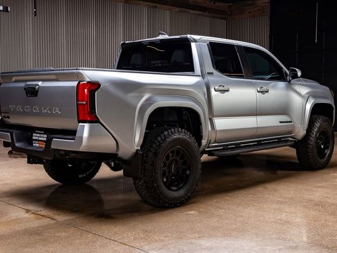 Used 2025 Toyota Tacoma SR5 image 10