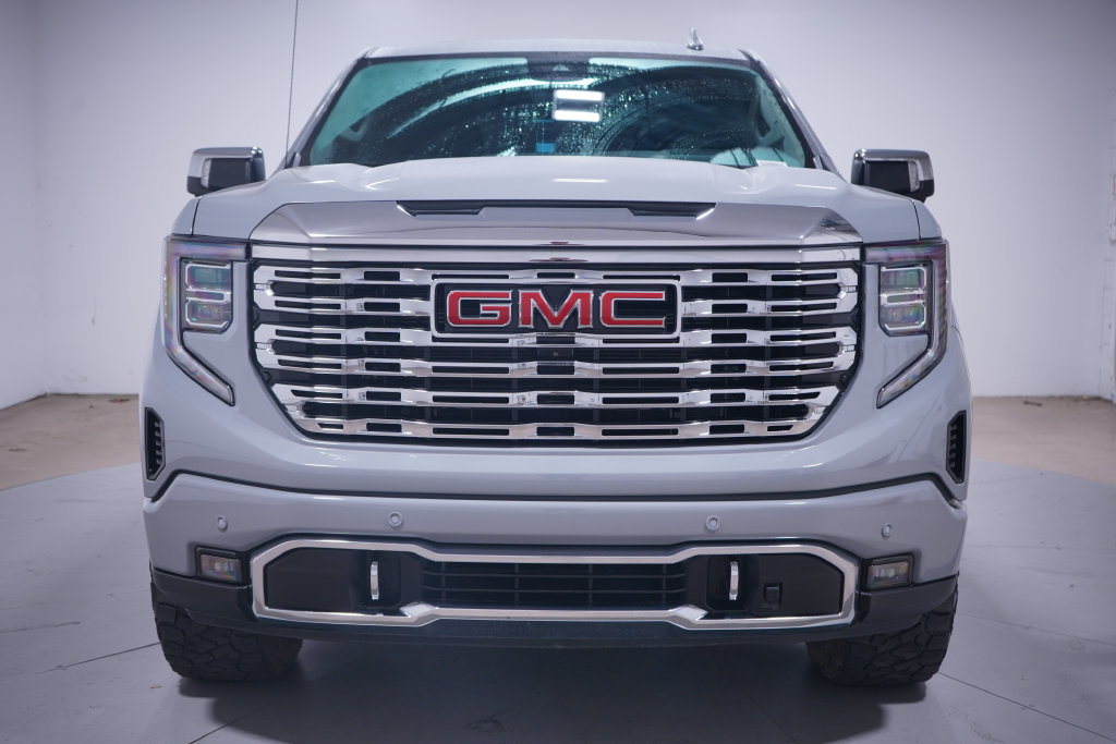 Used 2024 GMC Sierra 1500 Denali w/ Technology Package AWD/4WD image 4