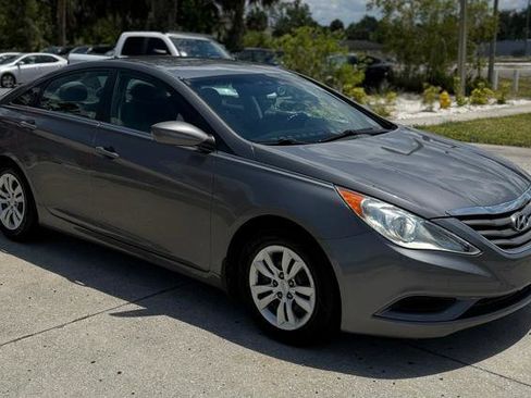 Used 2011 Hyundai Sonata GLS FWD image 5