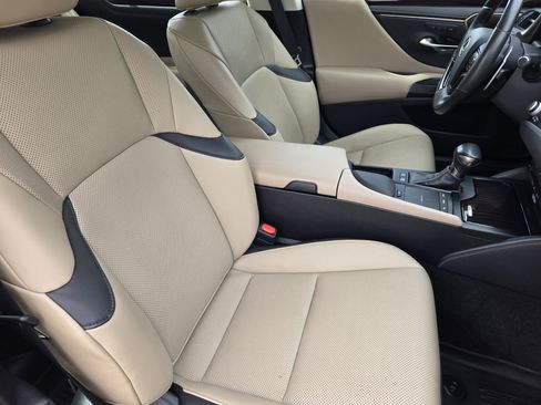 Used 2021 Lexus ES 300h w/ Premium Package FWD image 8