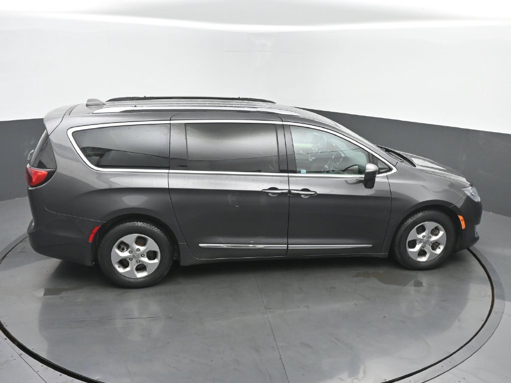 Used 2017 Chrysler Pacifica Touring-L Plus FWD image 46