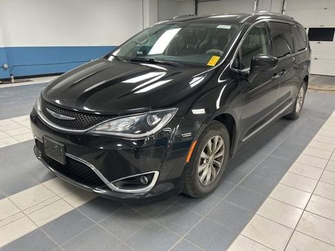Used 2019 Chrysler Pacifica Touring-L image 3