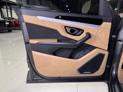 Used 2021 Lamborghini Urus image 37