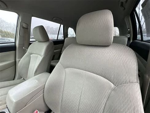 Used 2011 Subaru Outback 2.5i Premium w/ All-Weather Pkg image 12
