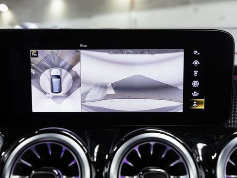 Used 2023 Mercedes-Benz EQB 300 4MATIC image 17