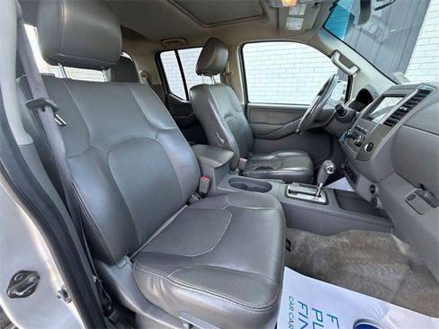 Used 2012 Nissan Frontier SL w/ Moonroof Pkg image 26