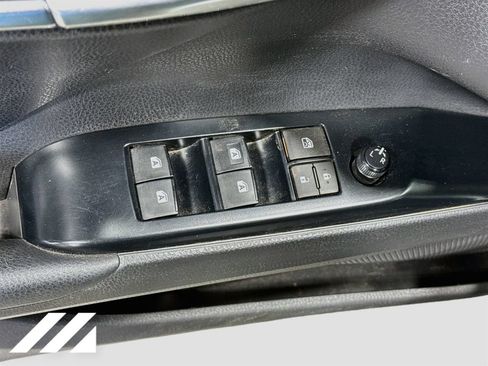 Used 2019 Toyota Camry LE FWD image 19