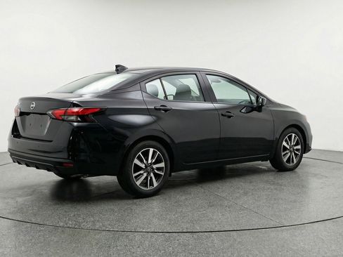 Used 2025 Nissan Versa SV image 9