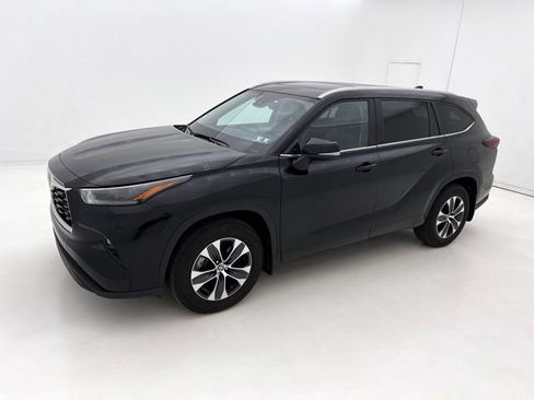 Used 2024 Toyota Highlander XLE image 5