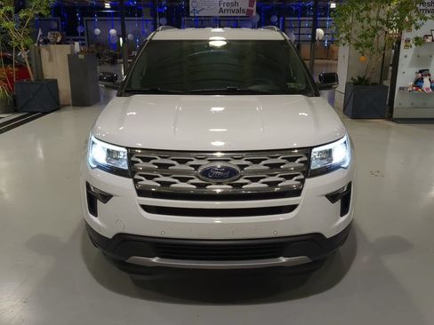Used 2018 Ford Explorer XLT w/ Equipment Group 201A AWD/4WD image 3