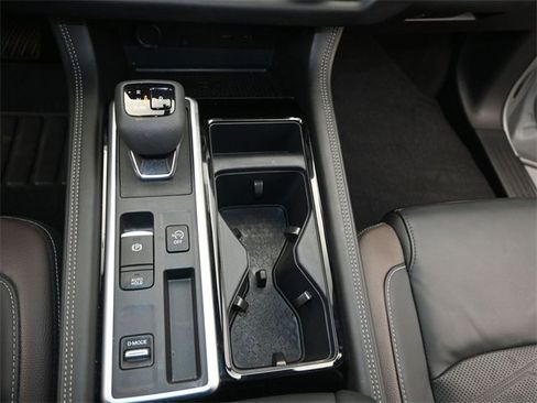 Used 2024 Nissan Pathfinder Platinum w/ Cargo Package image 10