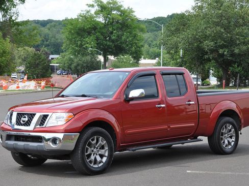 Used 2014 Nissan Frontier SL w/ SL Moonroof Package AWD/4WD image 1