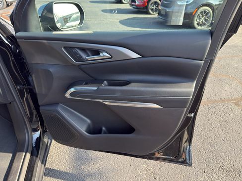 Used 2025 Chevrolet Traverse LT image 58