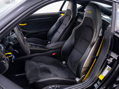 Certified 2020 Porsche 718 Cayman GT4 RWD image 5