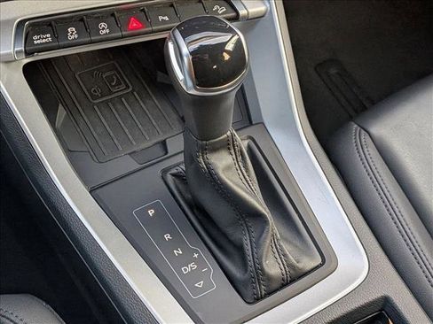 Used 2024 Audi Q3 2.0T Premium image 17