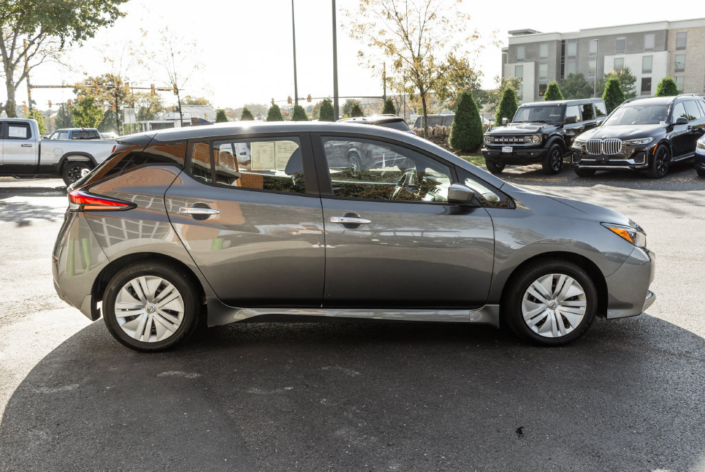 Used 2025 Nissan Leaf S FWD image 3