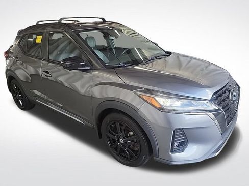 Used 2021 Nissan Kicks SR w/ SR Premium Package FWD image 9