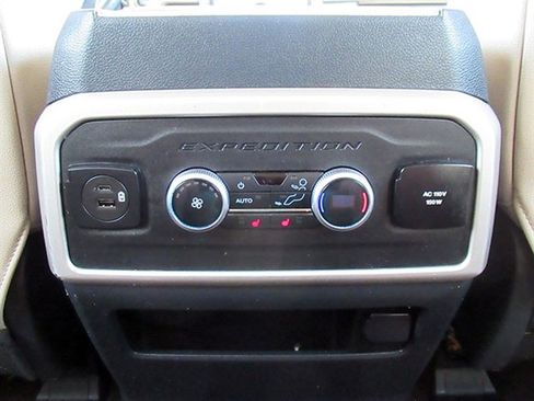 Used 2022 Ford Expedition Max Limited image 27
