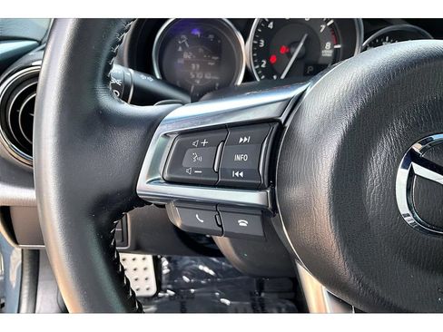 Used 2020 MAZDA MX-5 Miata Club w/ Interior Package RWD image 10