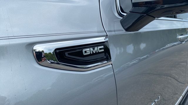 Used 2023 GMC Yukon SLT w/ SLT Luxury Package AWD/4WD image 34