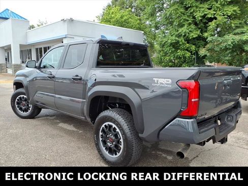 Used 2025 Toyota Tacoma TRD Off-Road AWD/4WD image 5