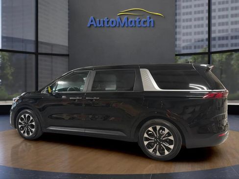 Used 2024 Kia Carnival EX FWD image 8