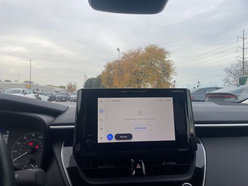 Used 2025 Toyota Corolla LE image 18