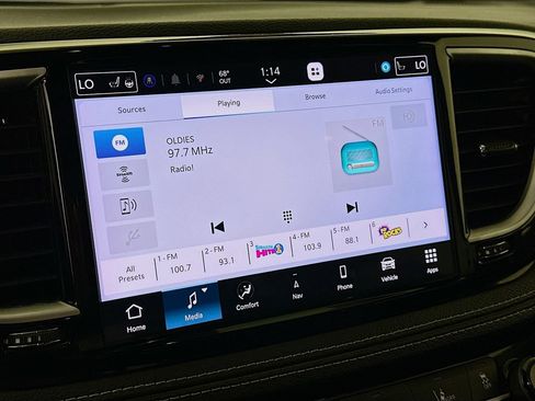 Used 2025 Chrysler Pacifica Limited FWD image 21