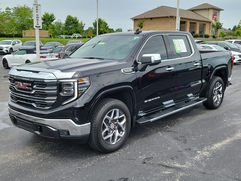 Used 2024 GMC Sierra 1500 SLT w/ SLT Premium Package AWD/4WD image 2