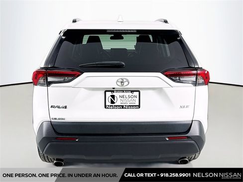 Used 2020 Toyota RAV4 XLE Premium image 6