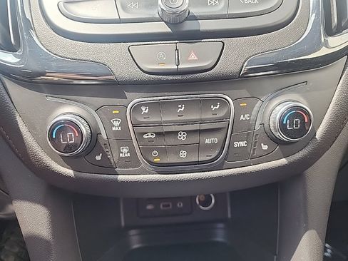 Used 2024 Chevrolet Equinox RS w/ RS Leather Package AWD/4WD image 19