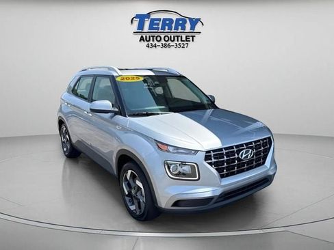 Used 2025 Hyundai Venue SEL FWD image 2