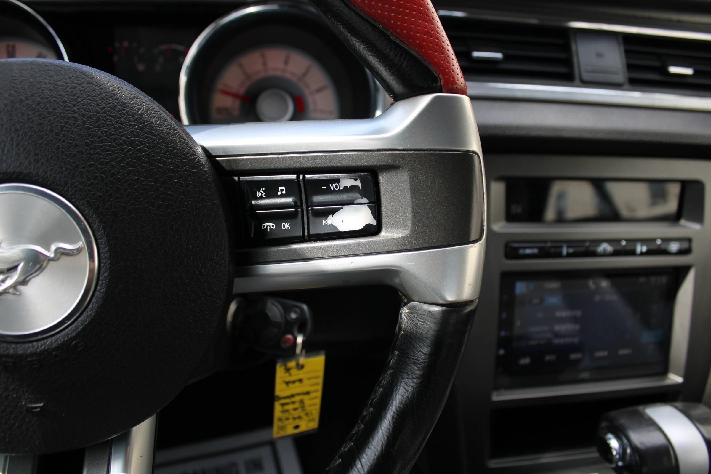 Used 2010 Ford Mustang Convertible RWD image 10