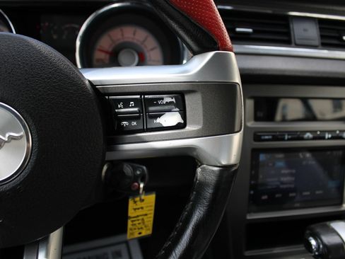 Used 2010 Ford Mustang GT RWD image 10