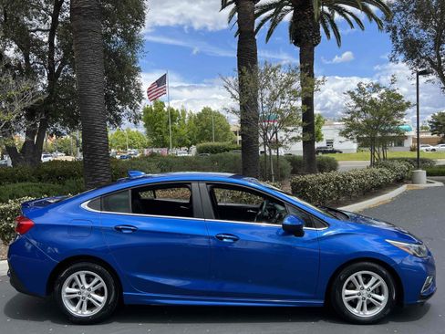 Used 2017 Chevrolet Cruze LT w/ Convenience Package FWD image 17