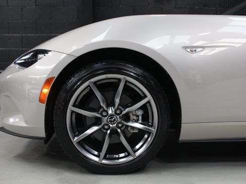 Used 2022 MAZDA MX-5 Miata Grand Touring w/ Weather Package RWD image 5