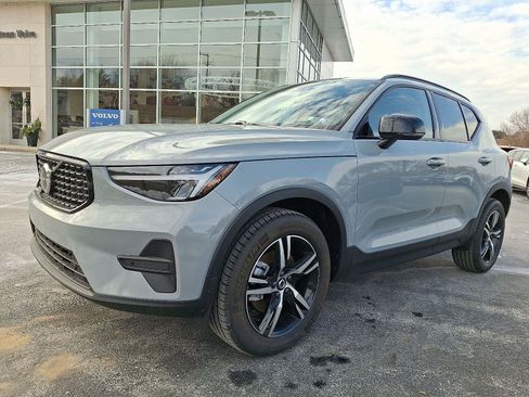 Used 2026 Volvo XC40 B5 Core w/ Climate Package AWD/4WD image 2