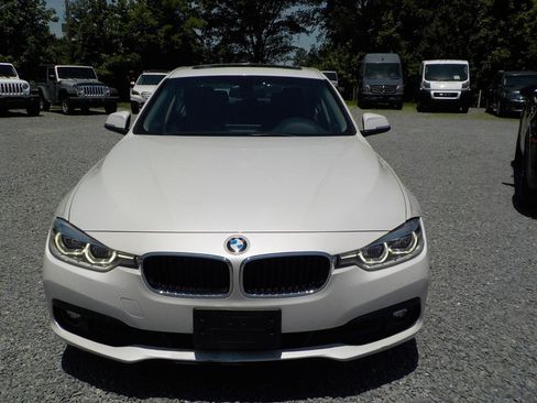 Used 2018 BMW 320i xDrive Sedan w/ Convenience Package AWD/4WD image 8