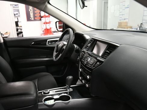 Used 2019 Nissan Pathfinder S image 31